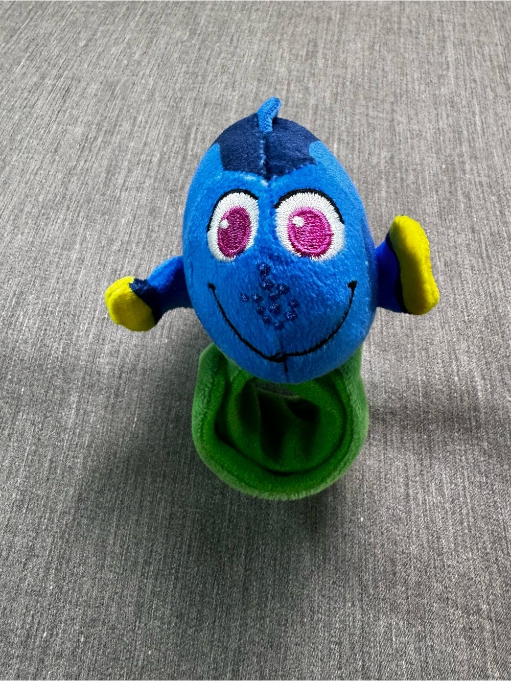 New Series 4 Disney Cutie Cuff Dory Finding Nemo - Opened to Reveal Character